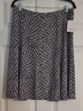 NWT liz & co. Black and white geometric midi skirt Size L
